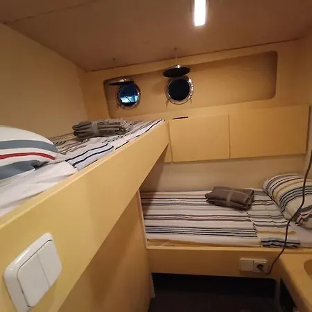 Hotel na wodzie Noche Insolita En Yate De 16m A 2 Minutos De La Playa Walencja