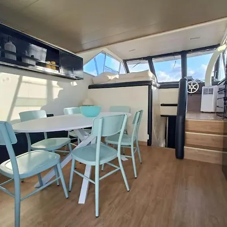 Botel Noche Insolita En Yate De 16m A 2 Minutos De La Playa Valencia