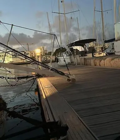 Botel Noche Insolita En Yate De 16m A 2 Minutos De La Playa *