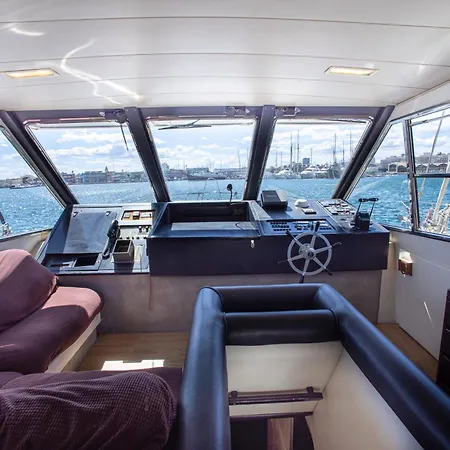 Botel Noche Insolita En Yate De 16m A 2 Minutos De La Playa *