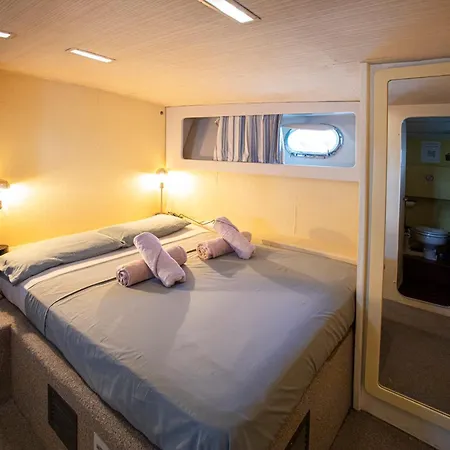 Noche Insolita En Yate De 16m A 2 Minutos De La Playa * Valencia