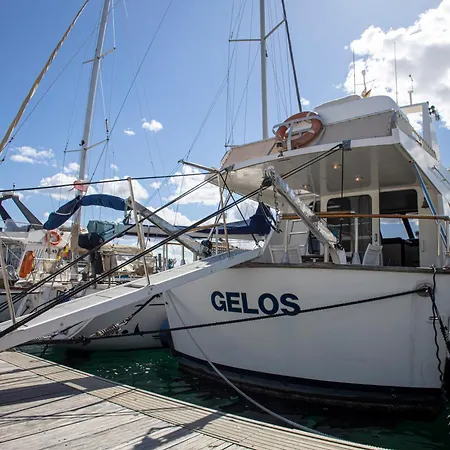 Botel Noche Insolita En Yate De 16m A 2 Minutos De La Playa *